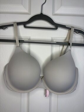 Victoria's Secret Light Gray T-Shirt Bra - Smooth Molded Cups